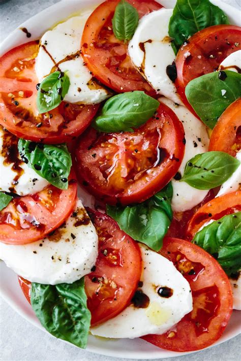 Classic Tomato Caprese Salad
